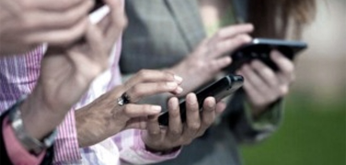 Imagen de Adultos utilizan más el celular que la compu