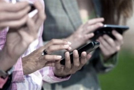 Imagen de Adultos utilizan más el celular que la compu
