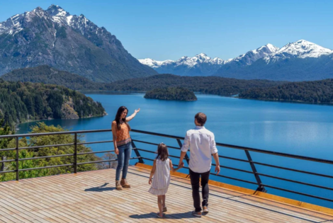 El Lago Nahuel Huapi es una de las grandes bellezas argentinas que se puede visitar en Semana Santa. Crédito: La Ruta Natural