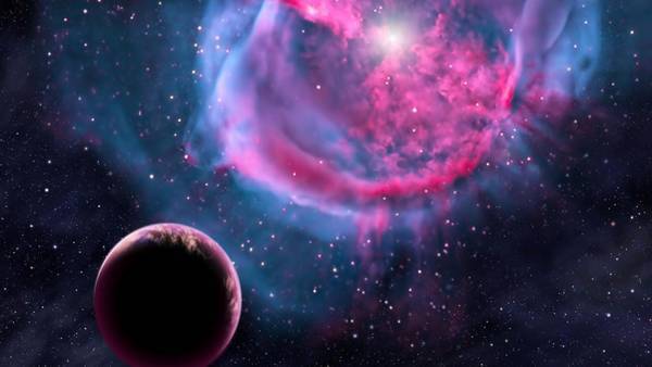 Ilustración proporcionada por el Centro Harvard-Smithsoniano para Astrofísica que representa un planeta similar a la Tierra orbitando una estrella evolucionada que ha formado una impresionante "nebulosa planetaria". (AP)