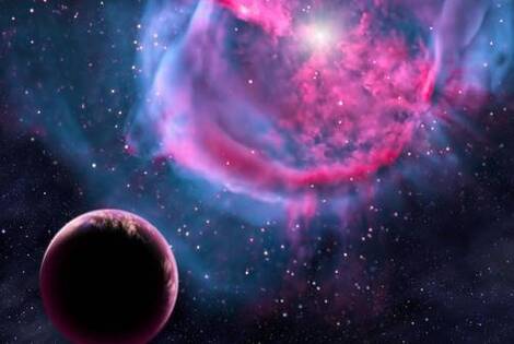 Ilustración proporcionada por el Centro Harvard-Smithsoniano para Astrofísica que representa un planeta similar a la Tierra orbitando una estrella evolucionada que ha formado una impresionante "nebulosa planetaria". (AP)