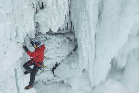 Impresionante. El primer hombre que ascendi&oacute; las Cataratas del Ni&aacute;gara congeladas.