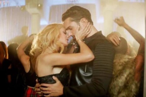 Imagen de Paulina Rubio vuelve al ruedo con un videoclip muy er&oacute;tico