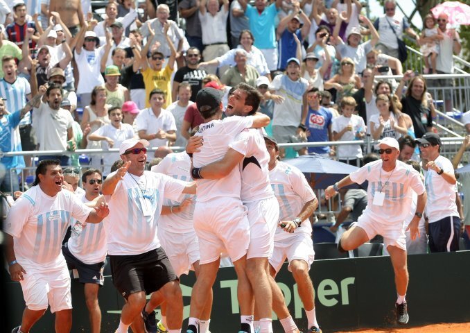 Imagen de A cuartos de final: Delbonis venció a Bellucci y Argentina eliminó a Brasil