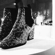 Calzado plano y botas por encima de la rodilla, tendencia