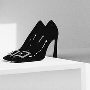 Calzado plano y botas por encima de la rodilla, tendencia