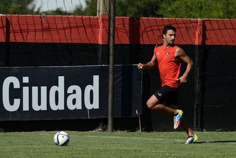 Scocco buscará cortar la sequía de goles