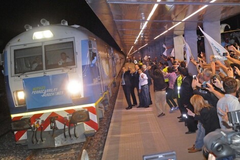 Llegada Primer Tren Pasajeros Buenos Aires Rosario Dir. Gral. de Comunicaci&oacute;n Social (Marcelo Beltrame)