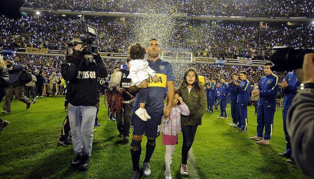 Imagen de M&aacute;s de 55 mil personas en la Bombonera por Tevez