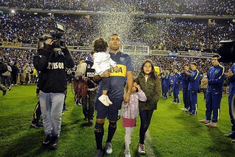 Imagen de M&aacute;s de 55 mil personas en la Bombonera por Tevez