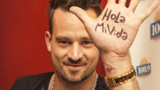 Imagen de El chano, lider de Tan Bionica choc&oacute; y fue golpeado