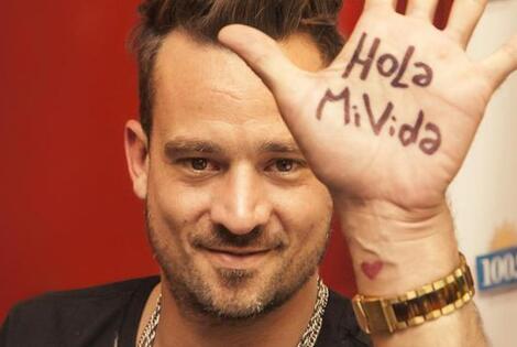 Imagen de El chano, lider de Tan Bionica choc&oacute; y fue golpeado