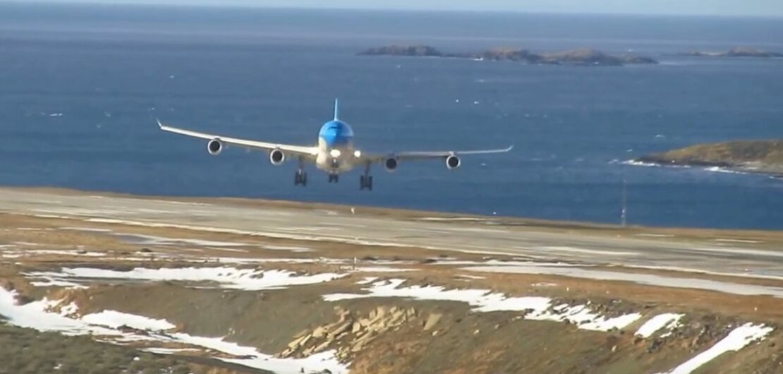 Imagen de Avión de Aerolíneas aterriza con viento cruzado