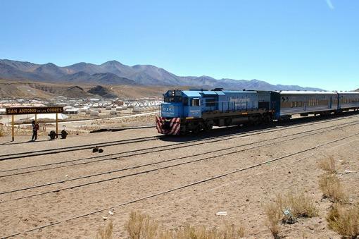 Imagen de Seguir al Tren a las Nubes desde la ruta Imagen de Seguir al Tren a las Nubes desde la ruta