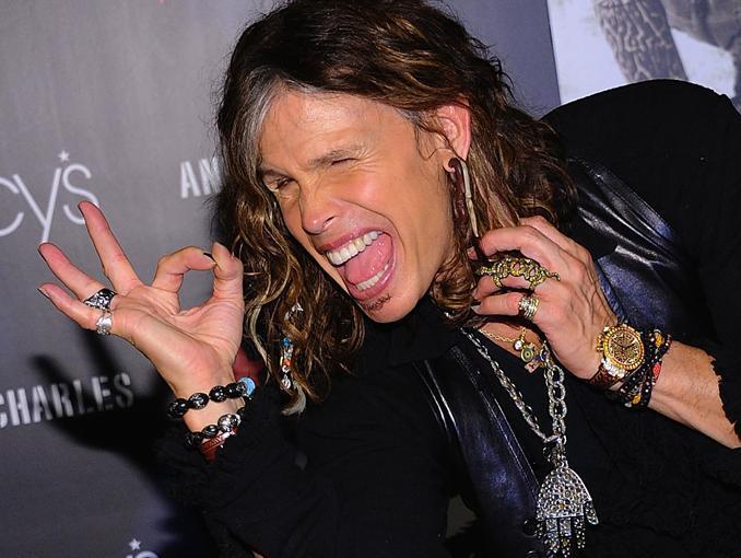 Imagen de Steven Tyler cant&oacute; con un m&uacute;sico callejero en Mosc&uacute;