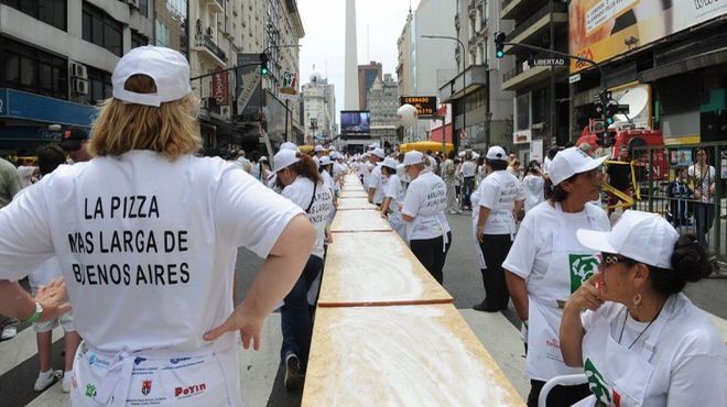 Imagen de La pizza más larga con fines solidarios
