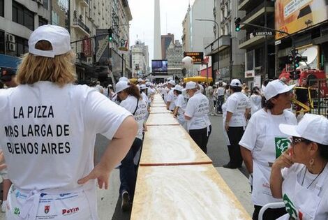 Imagen de La pizza más larga con fines solidarios
