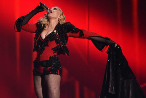 Imagen de Madonna llor&oacute; por las v&iacute;ctimas de los atentados en Par&iacute;s