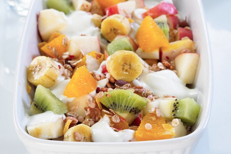 Imagen de Ensaladas, s&aacute;ndwiches, frutas y yogur, ante el calor