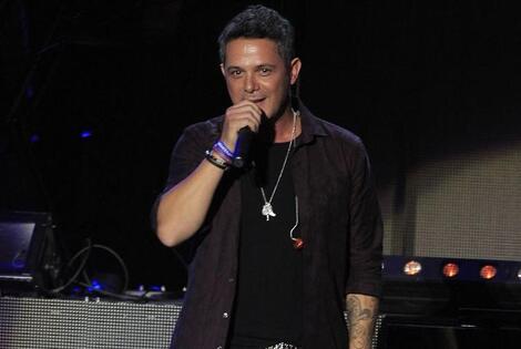 Imagen de Alejandro Sanz cort&oacute; un show para defender a una mujer