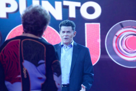 Imagen de Juli&aacute;n Weich estrena "El punto rojo"