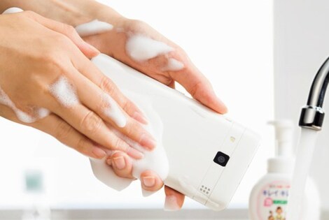 Imagen de Lanzar&aacute;n un smartphone que se puede lavar