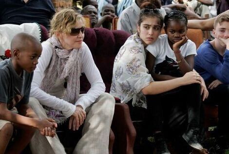 Imagen de Madonna adoptó dos niñas de Malawi