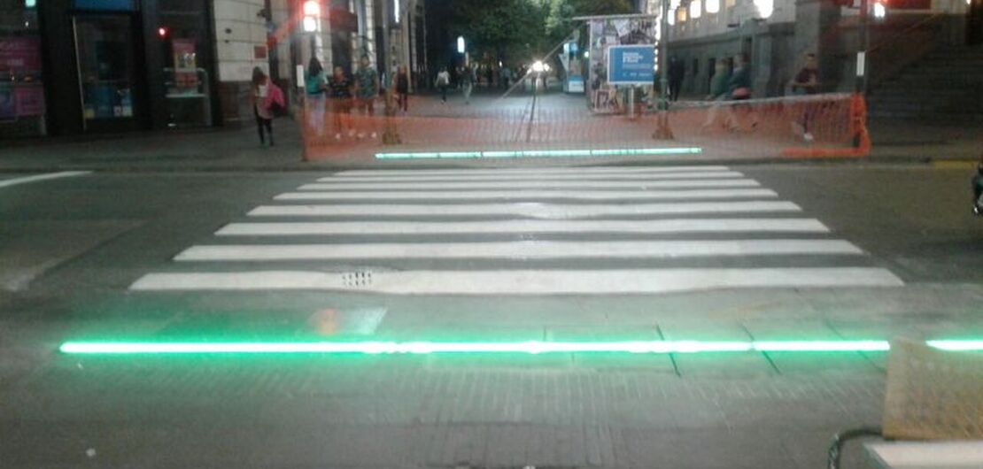 Imagen de El primer sem&aacute;foro peatonal de piso del pa&iacute;s