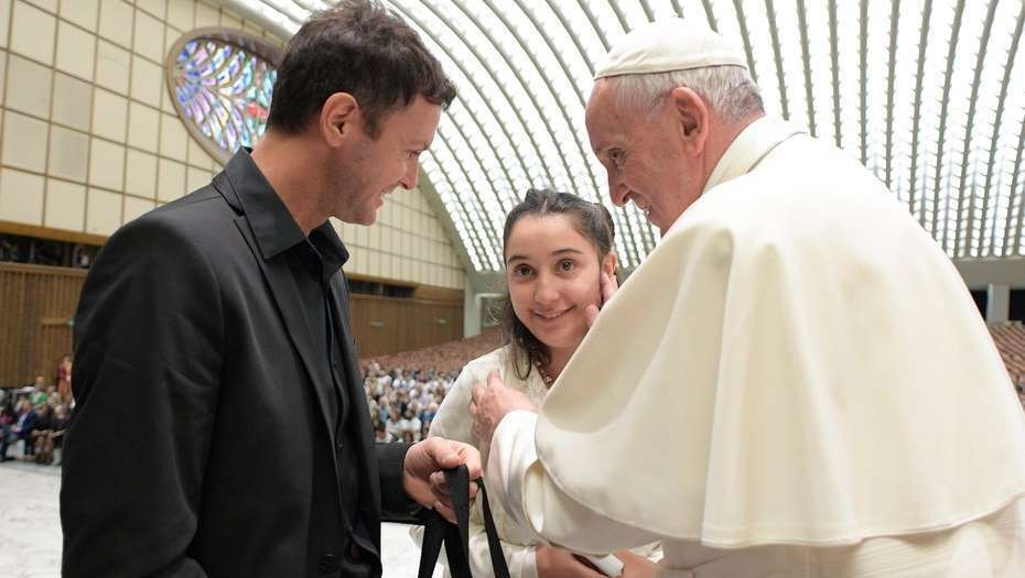 Imagen de Axel cantó en el Vaticano ante el Papa Francisco