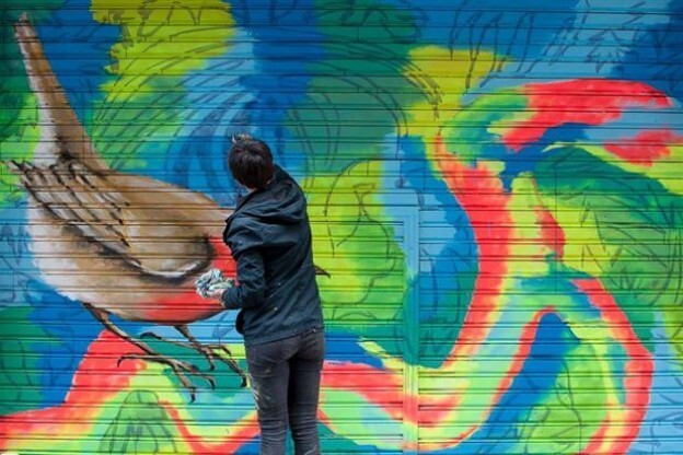 Imagen de Vecinos y artistas con intervenciones art&iacute;sticas