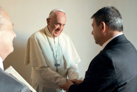 Guillermo Whpei junto al Papa Francisco