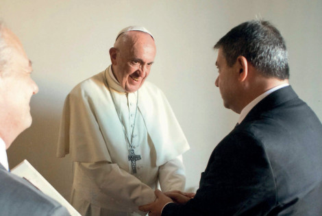 Guillermo Whpei junto al Papa Francisco