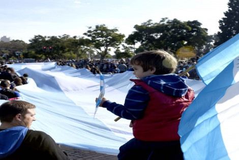 Imagen de M&aacute;s de 5.000 rosarinos en un hist&oacute;rico desfile c&iacute;vico