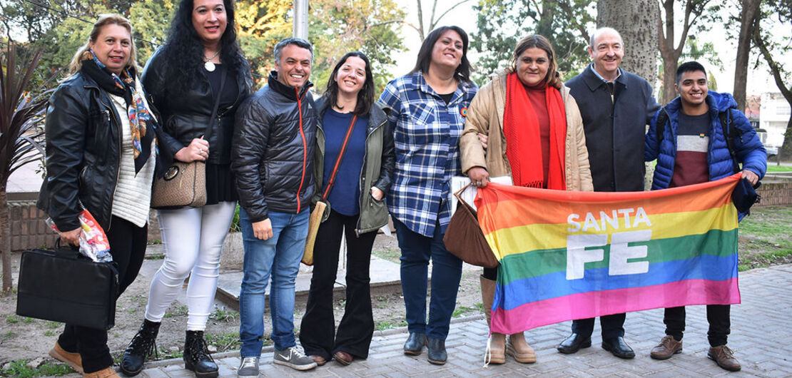 El ministro Alvarez y el subsecretario Paul&oacute;n, junto con dem&aacute;s presentes, durante el acto realizado en la ciudad capital.