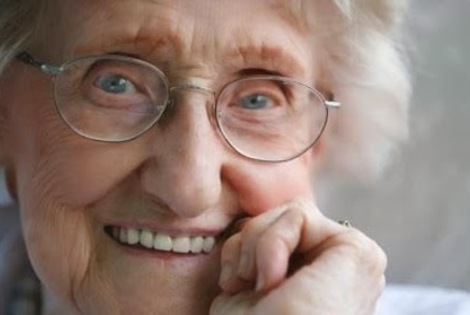 Imagen de Beneficios psicol&oacute;gicos y sociales de sonre&iacute;r