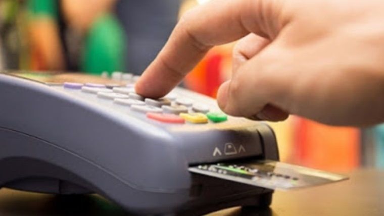 Imagen de Ahora se podr&aacute; pagar propinas con tarjetas