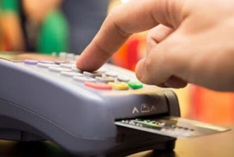 Imagen de Ahora se podr&aacute; pagar propinas con tarjetas