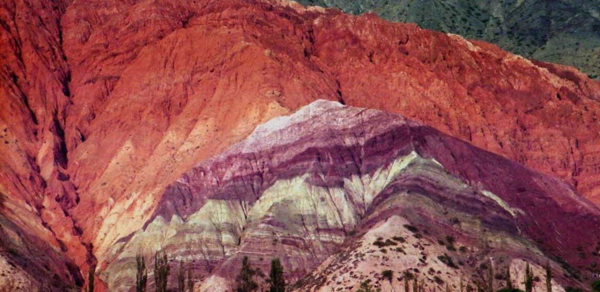 Imagen de El Cerro de los Siete Colores es Monumento Hist&oacute;rico Natural