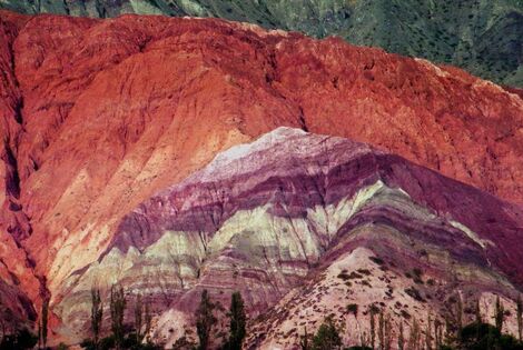 Imagen de El Cerro de los Siete Colores es Monumento Hist&oacute;rico Natural