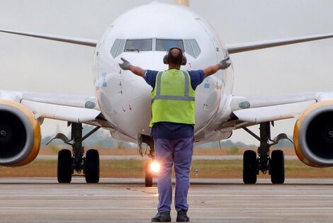 Twitter @flybondioficial Twitter @flybondioficial