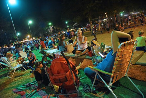 Imagen de Este jueves, el picnic nocturno llega al parque Sunchales