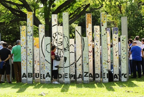 Plantaci&oacute;n de &aacute;rboles en el bosque de la Memoria (2016) - Franco Trovato Fuoco / Dir Gral de Comunicaci&oacute;n Social.
