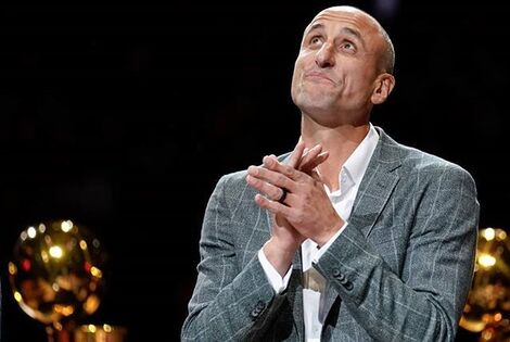 Imagen de El emotivo homenaje a Manu Gin&oacute;bili en San Antonio