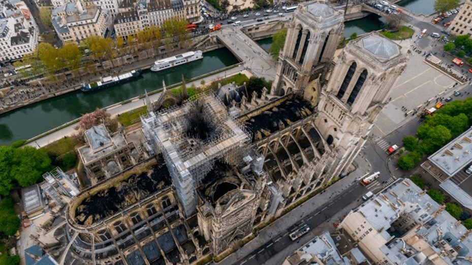 Imagen de Desde el aire, así quedó Notre Dame