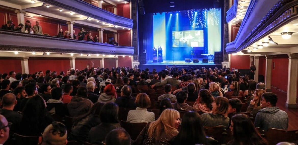 Imagen de Se entregan los "Rosario Edita" en el Teatro La Comedia