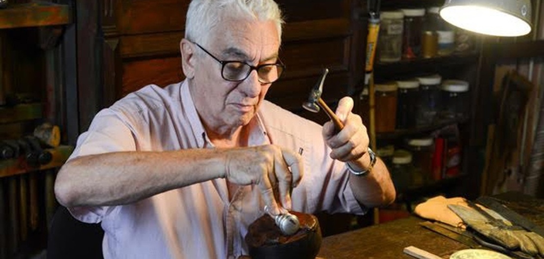 Imagen de Pallarols inicia el cincelado del Bastón Presidencial