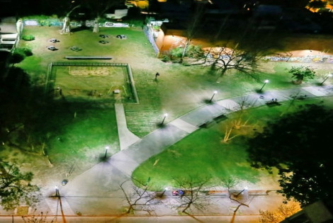 Las plazas de la ciudad se iluminan con las nuevas l&aacute;mparas LED - Subsecretaria de Comunicaci&oacute;n Social