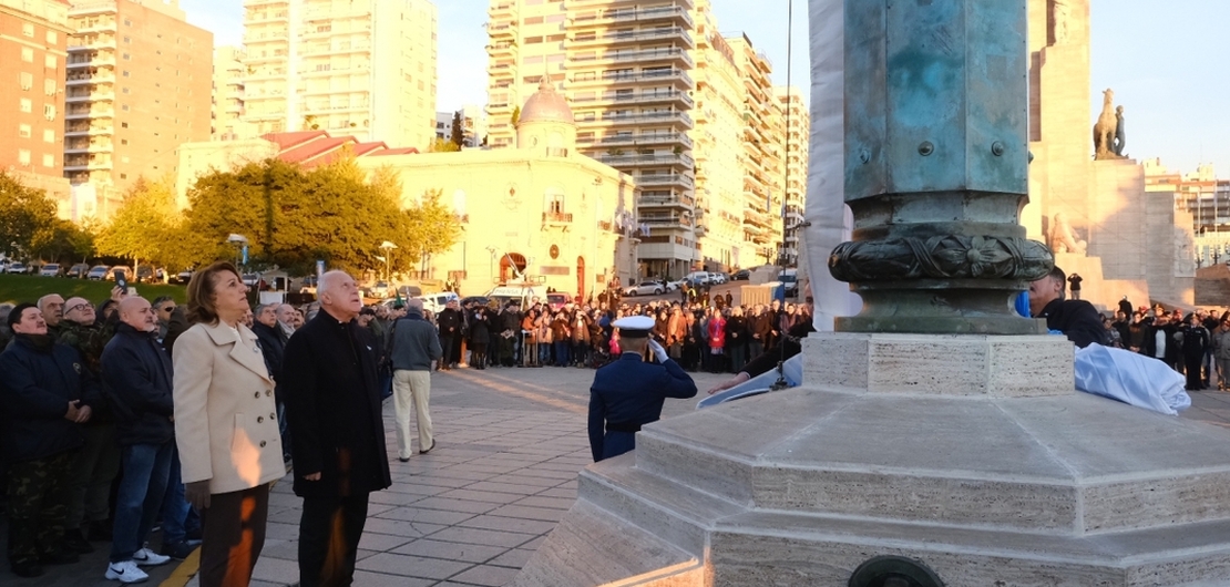Imagen de El acto por el Dia de la Bandera en el Monumento Nacional