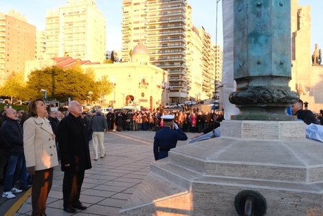 Imagen de El acto por el Dia de la Bandera en el Monumento Nacional
