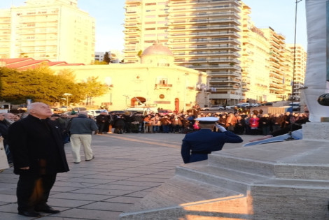 Imagen de El acto por el Dia de la Bandera en el Monumento Nacional